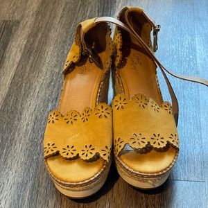 Crown vintage wedges